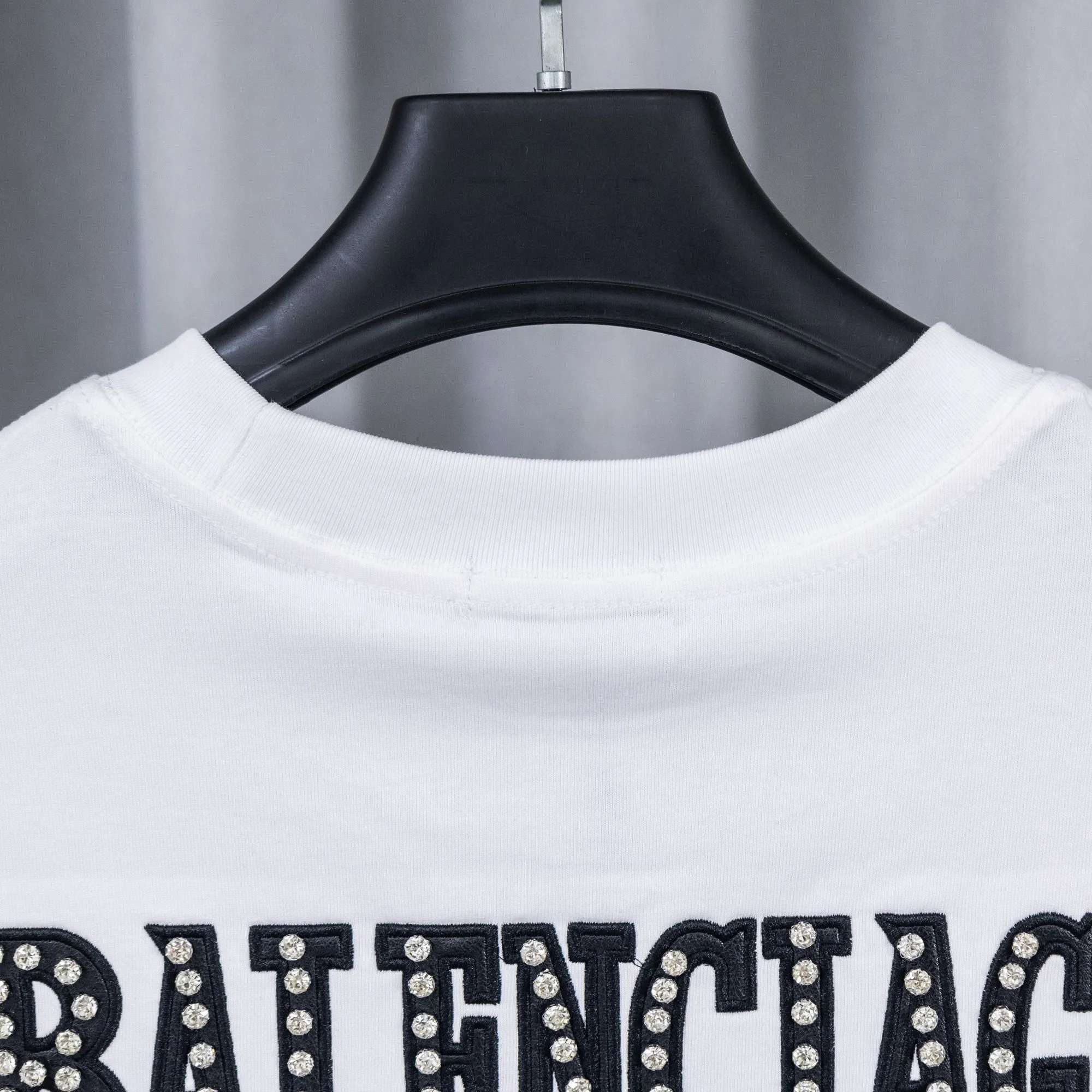 （ ， ） P110 ： ， Size：S M L XL XXL 1V 26SS New Arrival Same Style 320 ， ， ， S 54 71 23 M 56 73 24 L 58 76 24 XL 60 78 25 XXL 62 80 26